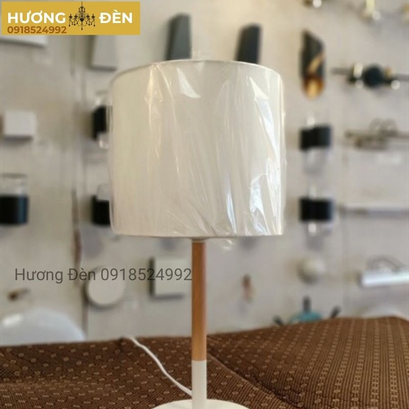 den-de-ban-trang-tri-chinh-hang-db2084